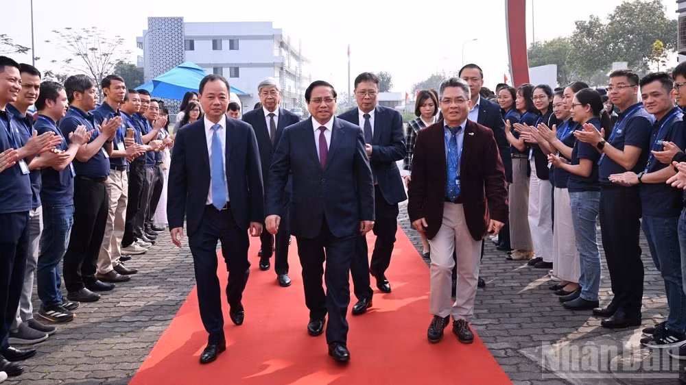 Thủ tướng Chính phủ Phạm Minh Chính tới dự khánh thành công trình Trung tâm Vũ trụ Việt Nam và Khai mạc "Diễn đàn vũ trụ Việt Nam-Nhật Bản 2026: hợp tác cho kỷ nguyên mới". (Ảnh: TRẦN HẢI)