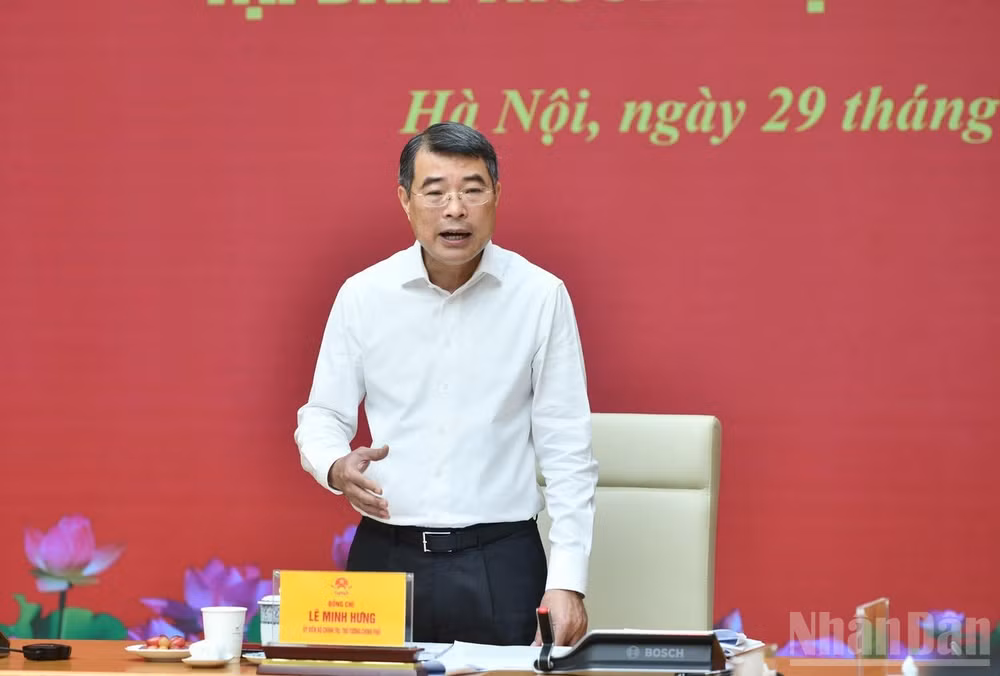 Đồng chí Lê Minh Hưng, Ủy viên Bộ Chính trị, Bí thư Đảng ủy Chính phủ, Thủ tướng Chính phủ phát biểu ý kiến tại hội nghị. (Ảnh: Thanh Giang)
