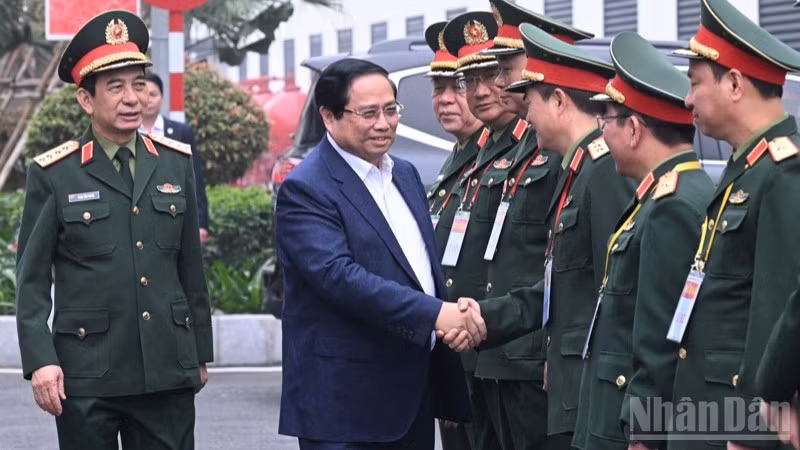 Thủ tướng Phạm Minh Chính với các tướng lĩnh cấp cao Bộ Quốc phòng. (Ảnh: Trần Hải)
