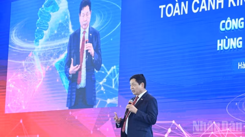 Chủ tịch Hội đồng quản trị Tập đoàn FPT Trương Gia Bình, Trưởng Ban IV phát biểu tại "Toàn cảnh kinh tế tư nhân Việt Nam 2025". (Ảnh: TRẦN HẢI)