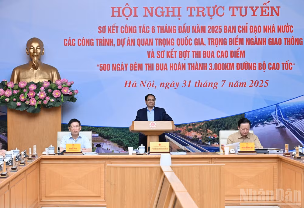 Thủ tướng Chính phủ Phạm Minh Chính chủ trì hội nghị. (Ảnh: Trần Hải)