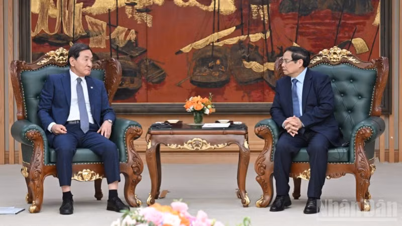 Thủ tướng Chính phủ Phạm Minh Chính tiếp Đặc phái viên của Tổng thống Hàn Quốc. (Ảnh: TRẦN HẢI)