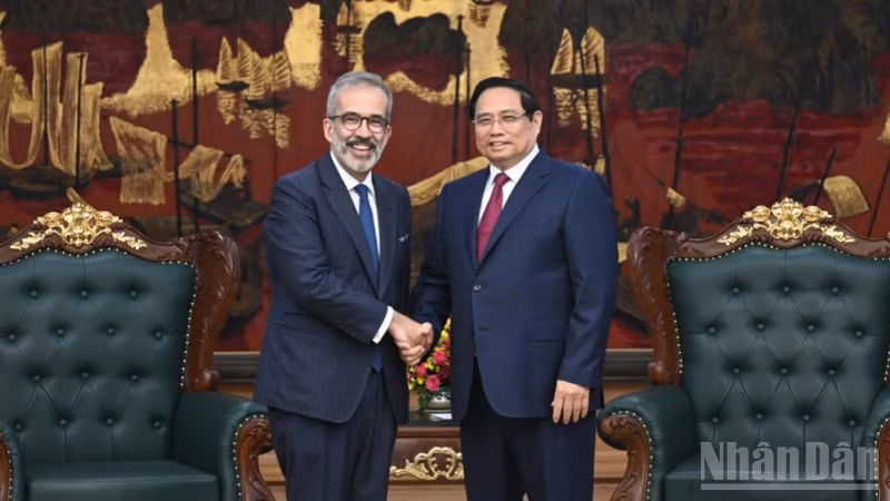 Thủ tướng Chính phủ Phạm Minh Chính và Bộ trưởng Quốc vụ, Bộ trưởng Ngoại giao Bồ Đào Nha Paulo Rangel. (Ảnh: TRẦN HẢI)