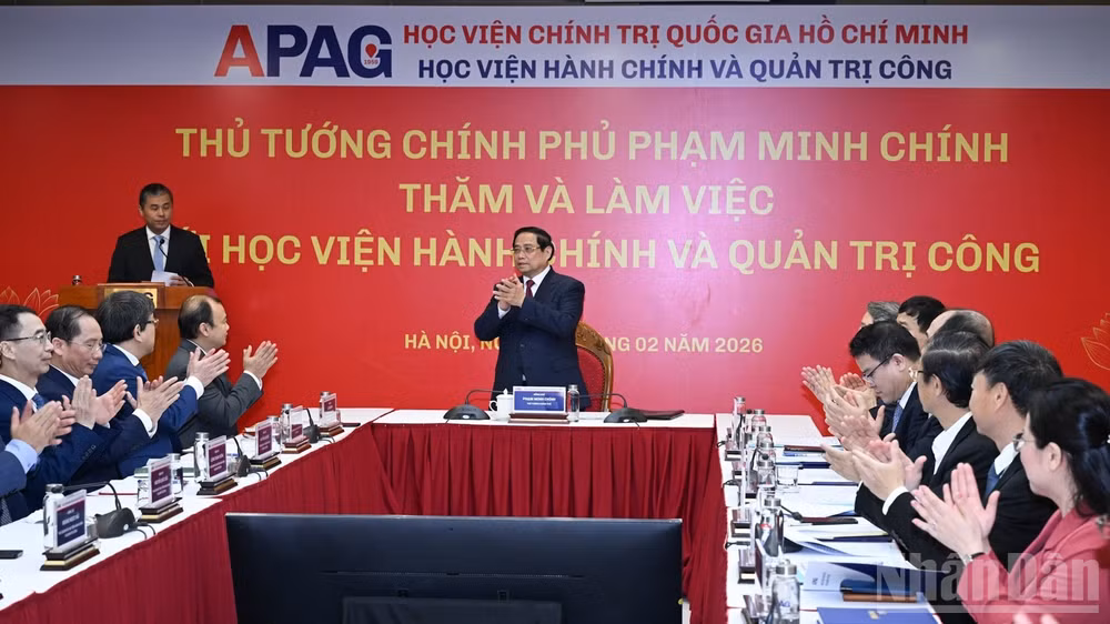 Thủ tướng Phạm Minh Chính chủ trì buổi làm việc với Học viện Hành chính và Quản trị công. (Ảnh: Trần Hải)