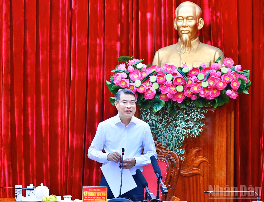 Thủ tướng Chính phủ Lê Minh Hưng chủ trì cuộc làm việc với Ban Thường vụ Tỉnh ủy Vĩnh Long. (Ảnh: Thanh Giang)