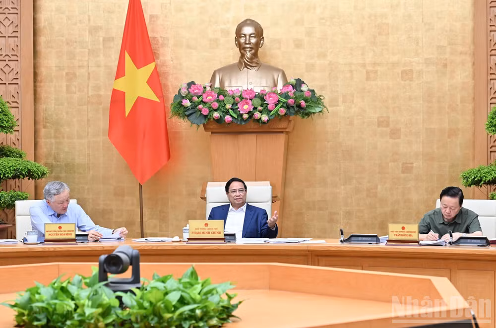 Thủ tướng Phạm Minh Chính chủ trì phiên họp Chính phủ chuyên đề về xây dựng pháp luật tháng 7/2025. (Ảnh: Trần Hải). 