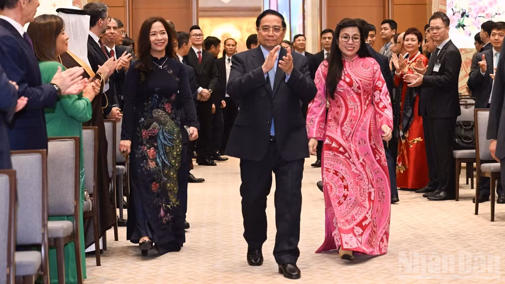 Thủ tướng Chính phủ Phạm Minh Chính và Phu nhân tới dự và chủ trì tiệc chiêu đãi Đoàn Ngoại giao do Chính phủ nước Cộng hòa xã hội chủ nghĩa Việt Nam long trọng tổ chức. (Ảnh: Trần Hải)