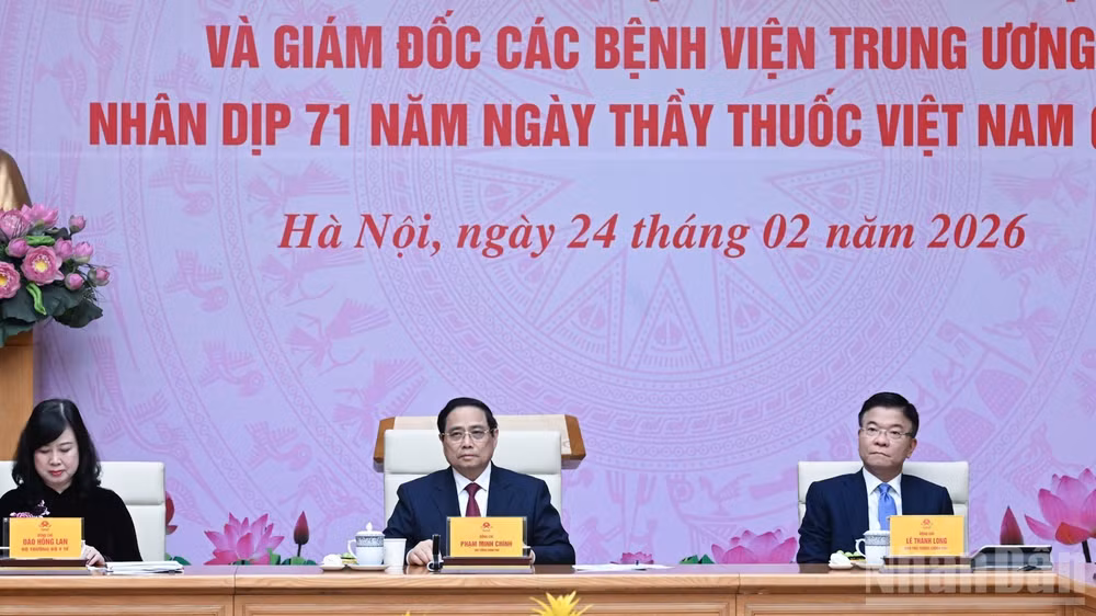 Thủ tướng Phạm Minh Chính mong muốn ngành Y tế coi trọng công tác chăm sóc sức khỏe và bảo vệ tính mạng của nhân dân lên trên hết, trước hết. (Ảnh: TRẦN HẢI)