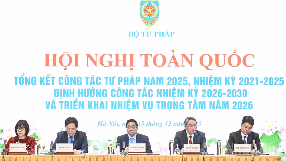 Thủ tướng Chính phủ Phạm Minh Chính chủ trì Hội nghị tổng kết, triển khai nhiệm vụ trọng tâm của năm 2026 của ngành Tư pháp. (Ảnh: Trần Hải)