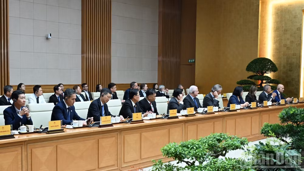 Đại diện lãnh đạo các doanh nghiệp bán dẫn thuộc Hiệp hội Bán dẫn toàn cầu (SEMI) tham dự cuộc làm việc. (Ảnh: TRẦN HẢI)