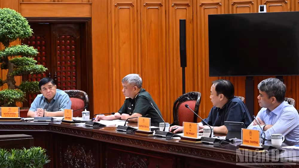 Lãnh đạo Chính phủ, các bộ, ngành tham dự cuộc họp. (Ảnh: TRẦN HẢI)
