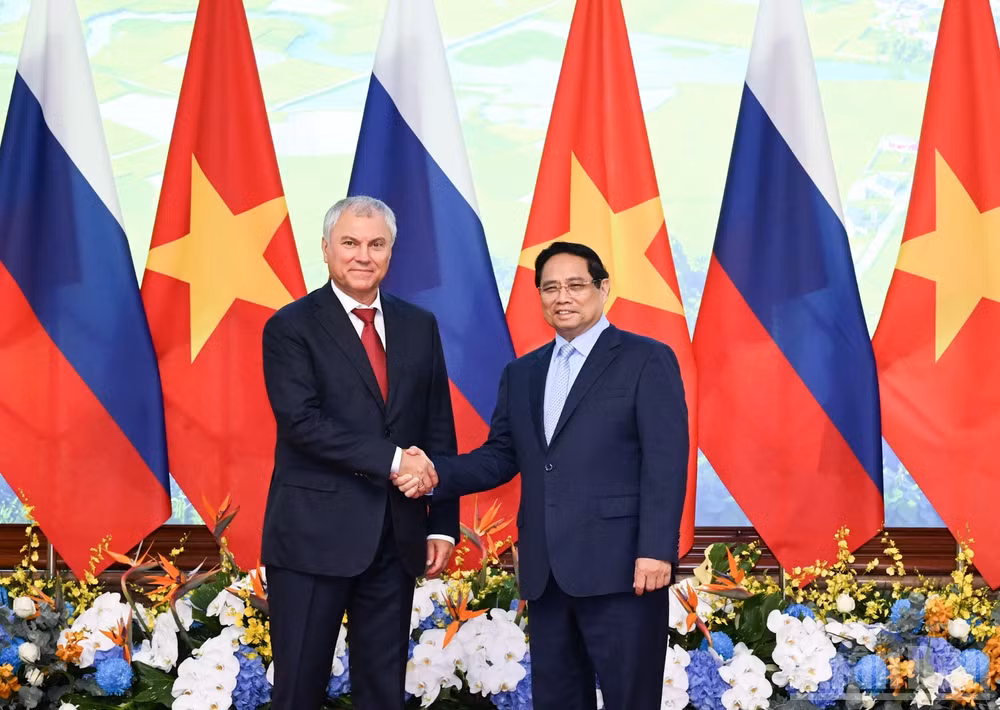 Thủ tướng Chính phủ Phạm Minh Chính và Chủ tịch Duma Quốc gia Quốc hội Liên bang Nga Vyacheslav Volodin. (Ảnh: Trần Hải)