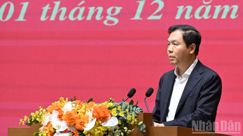 Phó Chủ nhiệm Văn phòng Chính phủ Trịnh Mạnh Linh phát biểu ý kiến tại Hội nghị. (Ảnh: TRẦN HẢI)