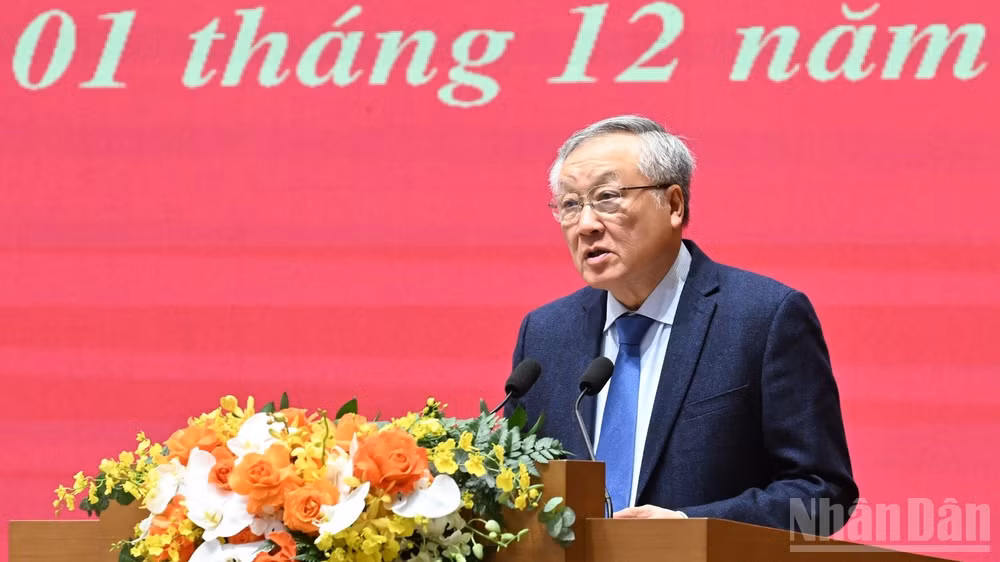 Phó Bí thư Thường trực Đảng ủy Chính phủ, Phó Thủ tướng Thường trực Chính phủ Nguyễn Hòa Bình phát biểu ý kiến tại Hội nghị. (Ảnh: TRẦN HẢI)