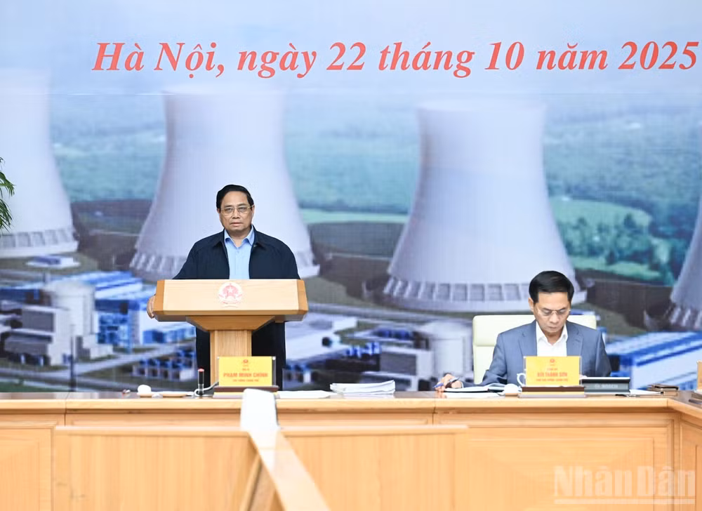Thủ tướng Chính phủ Phạm Minh Chính chủ trì Phiên họp thứ ba của Ban Chỉ đạo xây dựng nhà máy điện hạt nhân. (Ảnh: TRẦN HẢI)