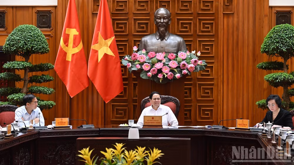 Thủ tướng Phạm Minh Chính phát biểu ý kiến chỉ đạo cuộc làm việc. (Ảnh: Trần Hải)