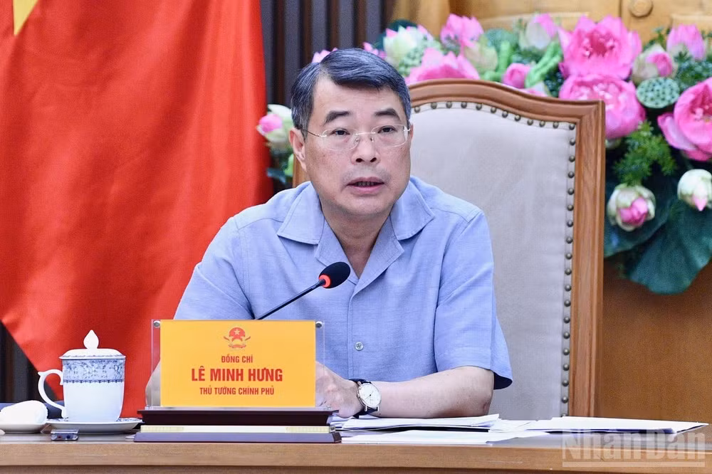 Thủ tướng Lê Minh Hưng chỉ đạo các bộ, ngành, địa phương phải khẩn trương tập trung triển khai các giải pháp rất cụ thể, đồng bộ, bảo đảm hoàn thành, làm cơ sở đạt 100% giải ngân vốn đầu tư công. (Ảnh: THANH GIANG)