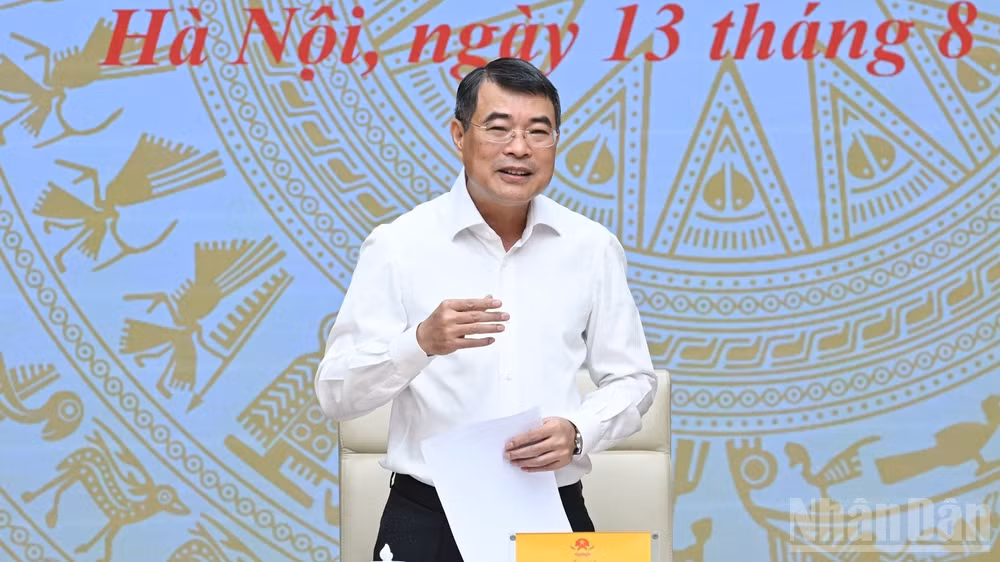 Thủ tướng Chính phủ Lê Minh Hưng phát biểu ý kiến chỉ đạo tại cuộc làm việc. (Ảnh: TRẦN HẢI)