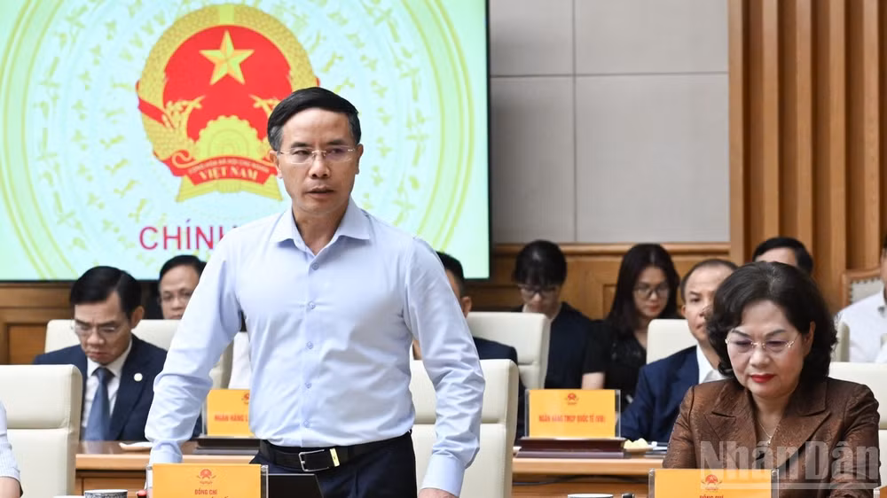 Thống đốc Ngân hàng Nhà nước Việt Nam Phạm Đức Ấn phát biểu ý kiến tại cuộc làm việc. (Ảnh: TRẦN HẢI)