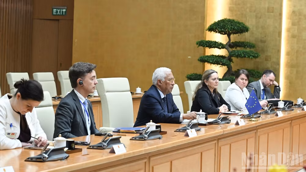 Chủ tịch António Costa và Đoàn đại biểu Hội đồng châu Âu tại cuộc hội kiến. (Ảnh: TRẦN HẢI)