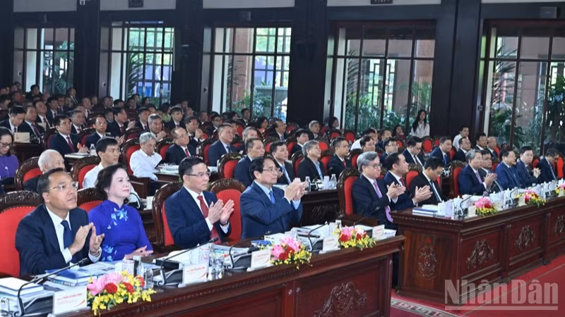 Bí thư Đảng ủy Chính phủ, Thủ tướng Chính phủ Phạm Minh Chính và các đại biểu dự Đại hội đại biểu Đảng bộ Tập đoàn Công nghiệp-Năng lượng Quốc gia Việt Nam lần thứ IV nhiệm kỳ 2025-2030. (Ảnh: Trần Hải)