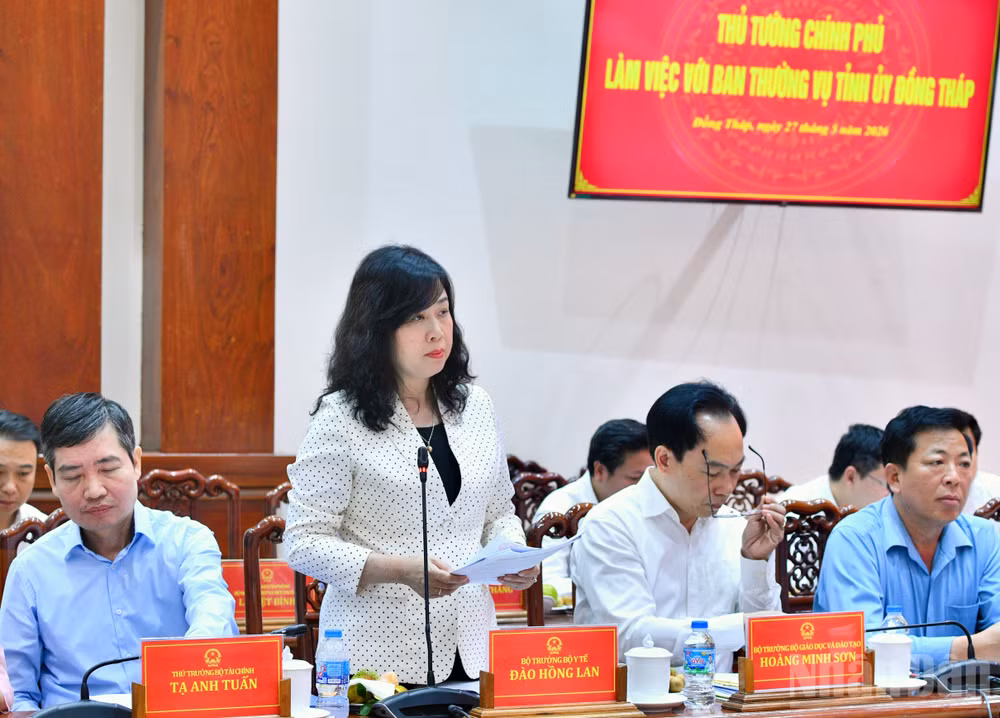 Bộ trưởng Y tế Đào Hồng Lan phát biểu ý kiến tại cuộc làm việc. (Ảnh: THANH GIANG)