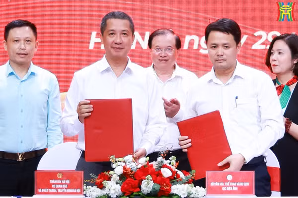 Lễ ký kết Biên bản ghi nhớ hợp tác tăng cường quảng bá, phổ biến phim Việt Nam giữa Cơ quan Báo và Phát thanh, Truyền hình Hà Nội và Cục Điện ảnh (Bộ Văn hóa, Thể thao và Du lịch). (Ảnh: BTC)