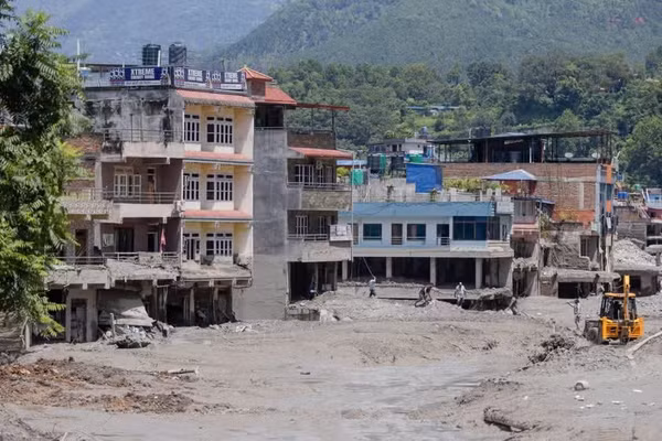 Hiện trường lũ quét tàn phá nghiêm trọng ở khu vực Nuwakot, Nepal ngày 27/8/2026. (Ảnh: THX/TTXVN)