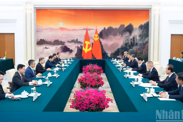 Đồng chí Lê Minh Trí hội kiến đồng chí Vương Hộ Ninh.