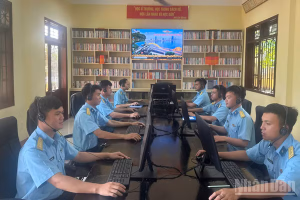 Thư viện điện tử Trung đoàn 282-nơi cán bộ, chiến sĩ Trung đoàn 282 được trao đổi thông tin, tiếp cận với khoa học công nghệ.