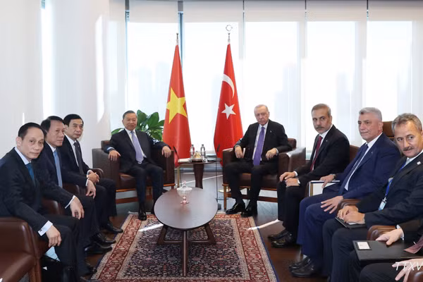 Tổng Bí thư, Chủ tịch nước Tô Lâm gặp Tổng thống Thổ Nhĩ Kỳ Recep Tayyip Erdogan. (Ảnh: TTXVN)