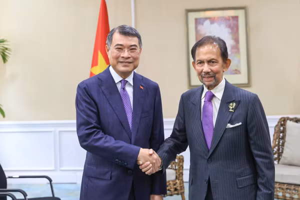 Thủ tướng Chính phủ Lê Minh Hưng gặp Quốc vương Brunei Darussalam Haji Hassanal Bolkiah. (Ảnh: VGP/Nhật Bắc)