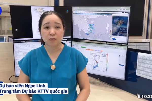 Dự báo viên Nghiêm Thị Ngọc Linh, Phòng Dự báo thời tiết, Trung tâm Dự báo khí tượng thủy văn quốc gia, Cục Khí tượng thủy văn, thông tin về tình hình mưa lớn tại Trung Bộ trong những ngày tới.