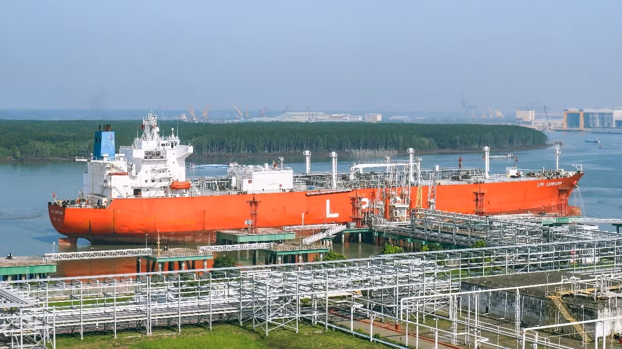 h2-hinh-nh-kho-cng-thi-dim-tip-nhn-tau-lpg-lnh-cp-bn.jpg