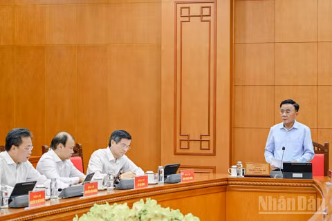 Thường trực Ban Bí thư Trần Cẩm Tú chủ trì làm việc với lãnh đạo chủ chốt của Học viện Chính trị quốc gia Hồ Chí Minh. (Ảnh: DUY LINH)