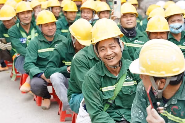 Xây Tết - Cảm ơn những người bảo vệ hạnh phúc.