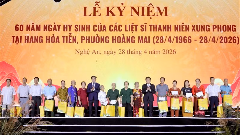 trao-qua-than-nhan-1-3220.jpg