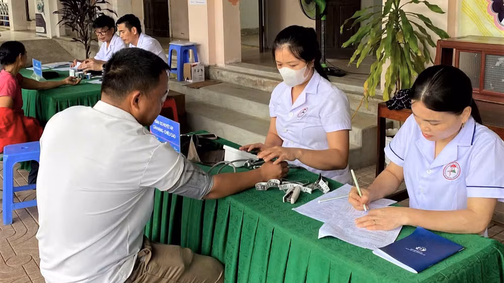 Sau hơn hai tháng triển khai chương trình khám sức khỏe miễn phí toàn dân, đến nay, tỉnh Nghệ An đã khám và lập hồ sơ sức khỏe điện tử cho hơn 1,6 triệu người. (Ảnh: CTV)