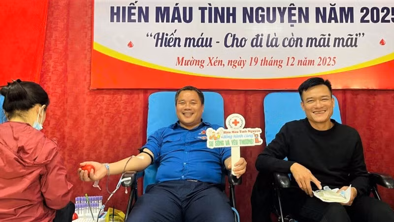  Hành động hiến máu không chỉ là sự sẻ chia về vật chất mà còn là biểu hiện của lòng nhân hậu, tinh thần trách nhiệm và tình yêu thương giữa con người với con người.