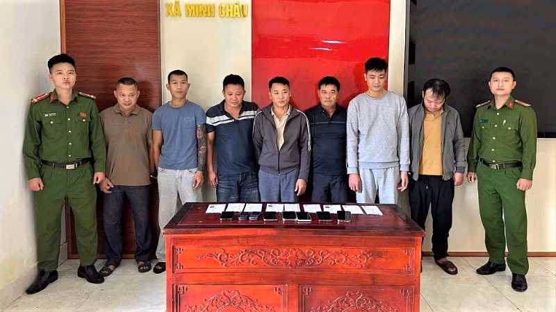 Các đối tượng bị lực lượng chức năng bắt giữ. (Ảnh: CÔNG AN NGHỆ AN)