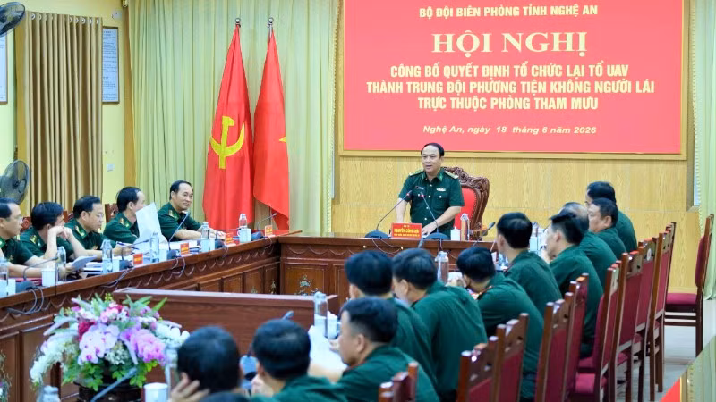 Đại tá Nguyễn Công Lực, Chỉ huy trưởng Ban Chỉ huy Bộ đội Biên phòng tỉnh Nghệ An chủ trì hội nghị. 