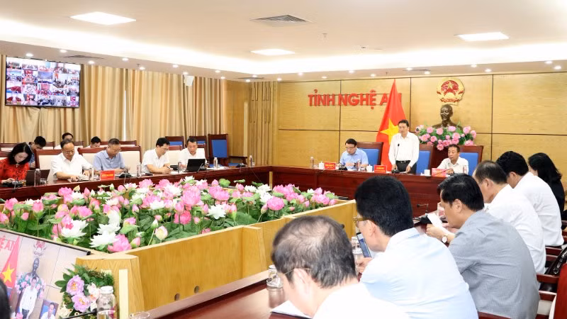 Ủy ban nhân dân tỉnh Nghệ An tổ chức cuộc họp trực tuyến toàn tỉnh về thúc đẩy đầu tư công năm 2025.