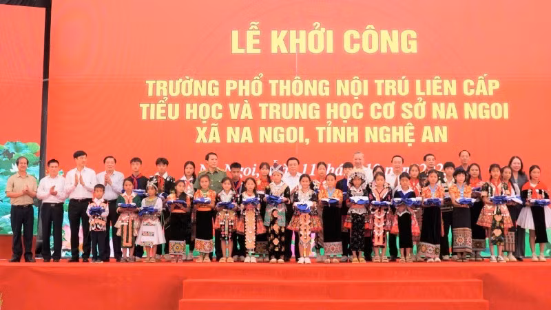 z7105137941712-56cbbac1e8cd20fd90fb96c0416aa19e-4323-189.jpg