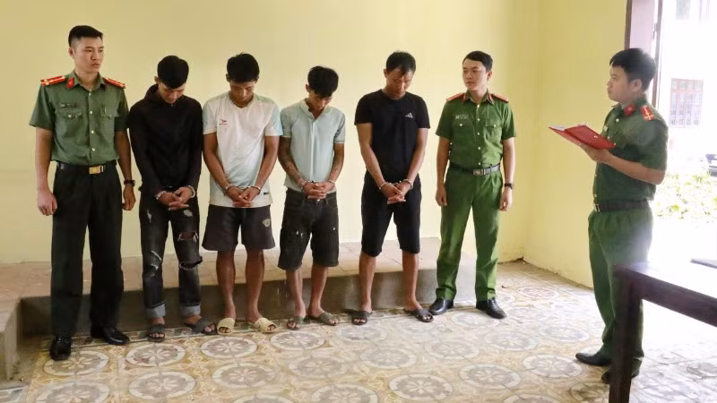 Các đối tượng bị Cơ quan Công an bắt giữ. (Ảnh: CÔNG AN NGHỆ AN)