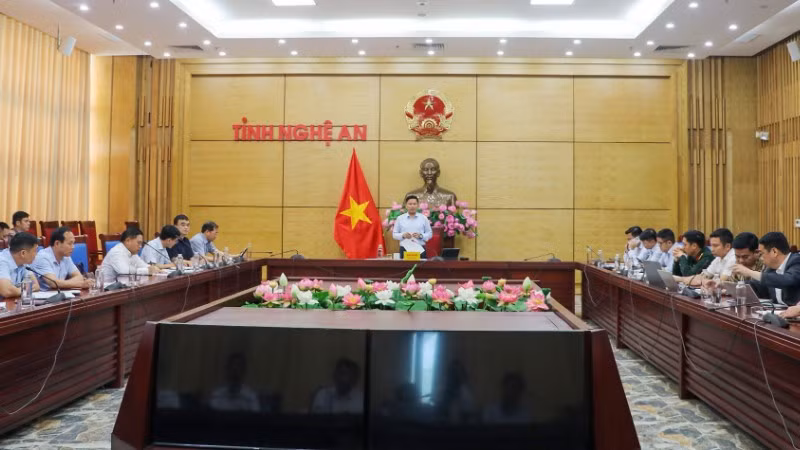 Cuộc họp về tình hình triển khai Dự án đầu tư xây dựng đường bộ cao tốc Vinh-Thanh Thủy của Ủy ban nhân dân tỉnh Nghệ An vào sáng 19/3.