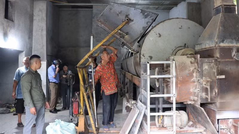 Mỗi mẻ lúa 1,5 tấn, cần 4 giờ đồng hồ để sấy.