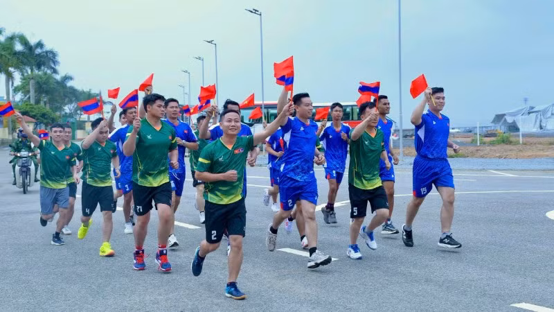Hoạt động chạy việt dã xuyên biên giới với cự ly 3km.