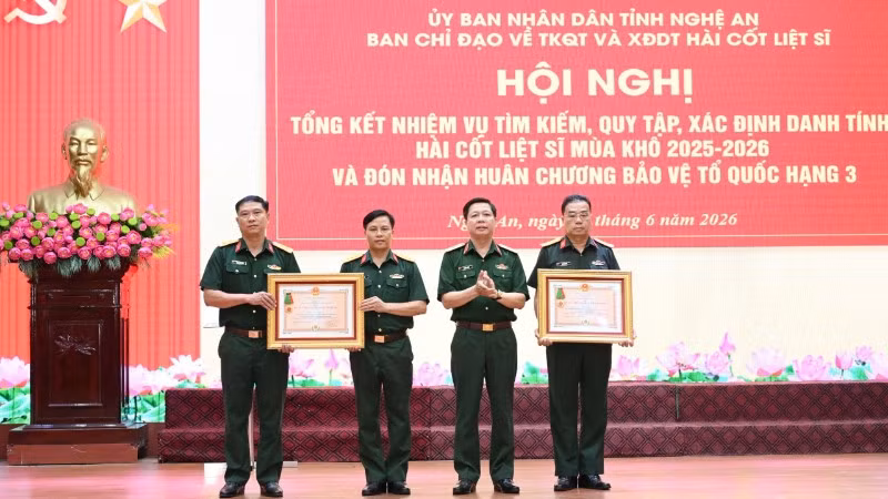 Đội Quy tập Bộ Chỉ huy Quân sự tỉnh Nghệ An vinh dự đón nhận Huân chương Bảo vệ Tổ quốc hạng Ba.
