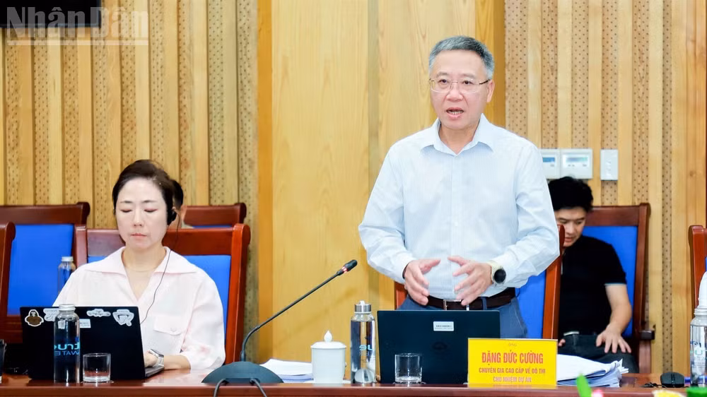 Ông Đặng Đức Cường, Chủ nhiệm dự án phát biểu tại cuộc làm việc. 