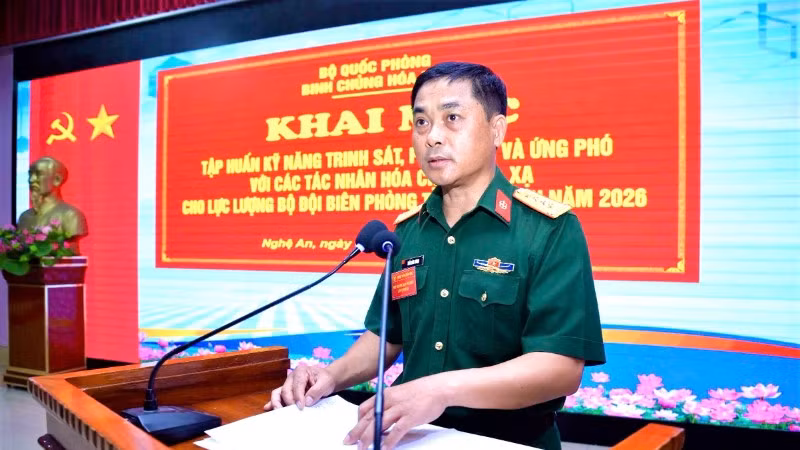 Đại tá Trần Văn Chúng, Phó Tham mưu trưởng Binh chủng Hóa học phát biểu khai mạc tập huấn.